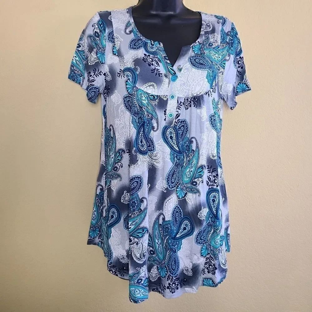 NWT Bebonnie Paisley Top  